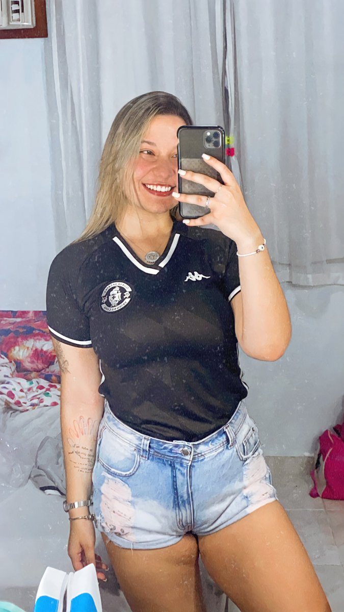 thaissfelicio's tweet photo. não deu p escolher só uma... eu te amo @VascodaGama https://t.co/ePpc5QzBi8