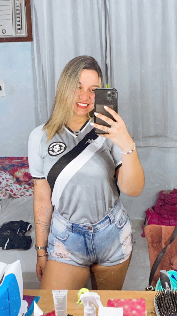 thaissfelicio's tweet photo. não deu p escolher só uma... eu te amo @VascodaGama https://t.co/ePpc5QzBi8