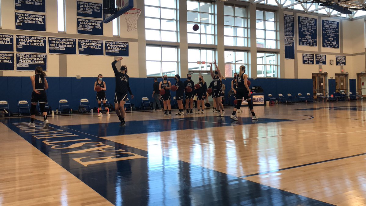 Wesley_Bunnell's tweet photo. East Hampton leads Morgan 24-17 at the half in the Shoreline girls basketball final. #easthampton #morgan #clinton #ciac #zip06 @zip06 #ctgb https://t.co/lwC1DGmaed