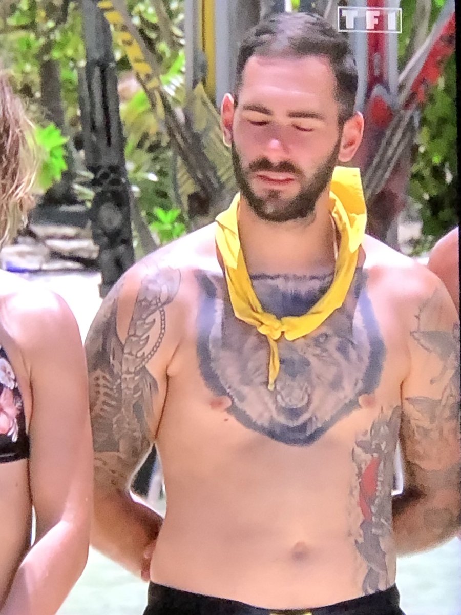 kevorkcosta's tweet photo. Le tatouage que tu demandes à ton tatoueur —>
Le tatouage que tu peux te permettre avec ton argent de poche —> #KohLanta https://t.co/AnAVteDULJ