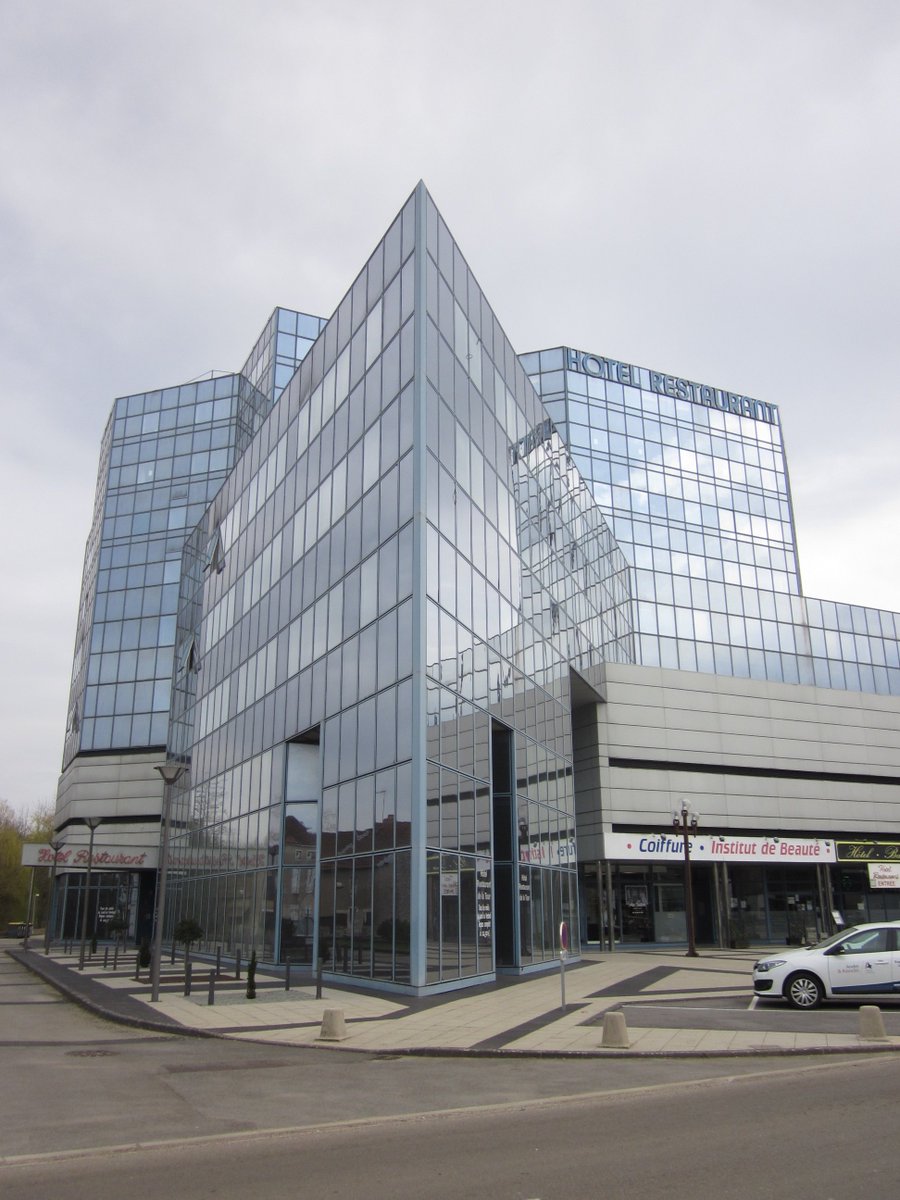 RoadTrip70's tweet photo. La tour 🏙️ Brisard à Dampierre sur Salon en #hautesaone a de quoi surprendre 🤨(https://t.co/D2fNX8UVsM). Un immeuble que l'on voit de loin et une #destination70 à découvrir. https://t.co/bRDospsfQ0