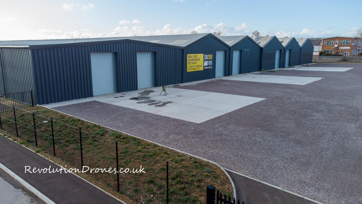 RevolutionDron1's tweet photo. Images of a local industrial unit up for sale in Swindon showing the amazing perspective given by aerial imagery that can be vital in securing a sale or lease to a potential customer. 
contact us for queries link below
Daniel@revolutiondrones.co.uk
https://t.co/I5c4x90WqC https://t.co/izGRfyNozE