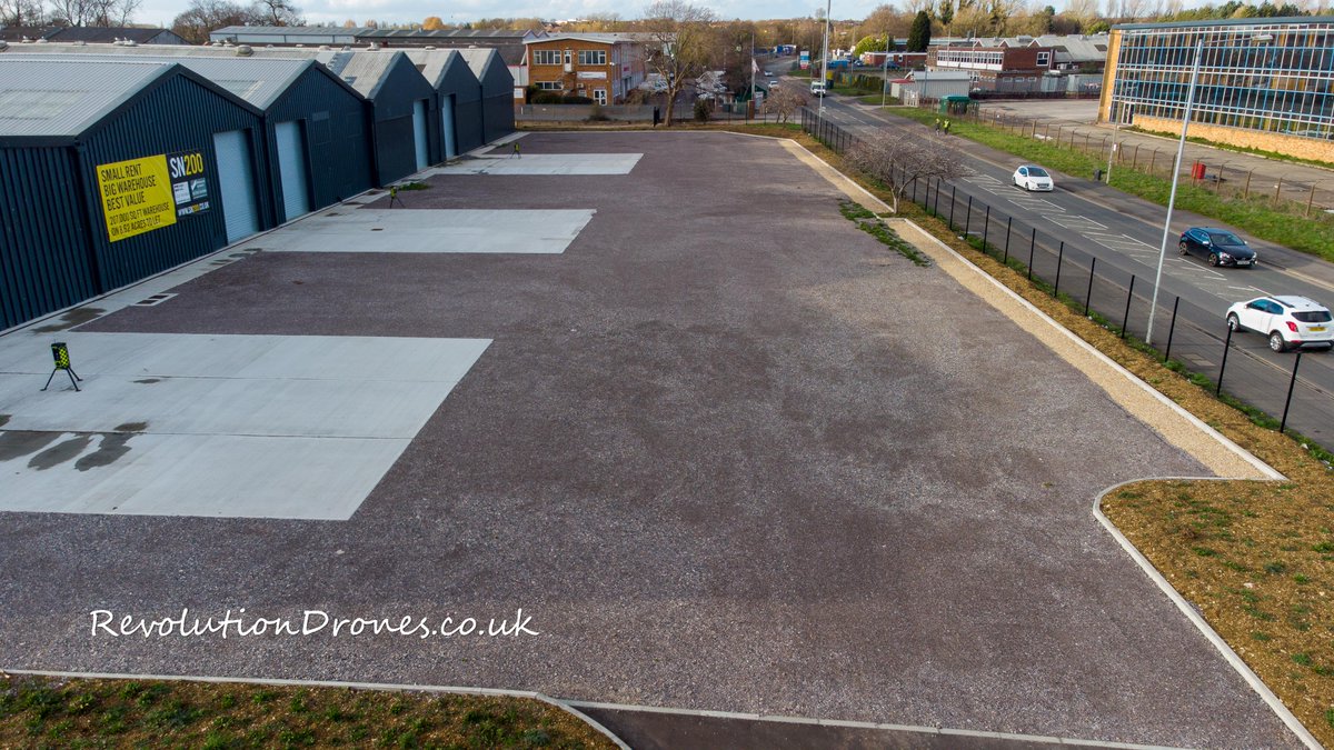 RevolutionDron1's tweet photo. Images of a local industrial unit up for sale in Swindon showing the amazing perspective given by aerial imagery that can be vital in securing a sale or lease to a potential customer. 
contact us for queries link below
Daniel@revolutiondrones.co.uk
https://t.co/I5c4x90WqC https://t.co/izGRfyNozE