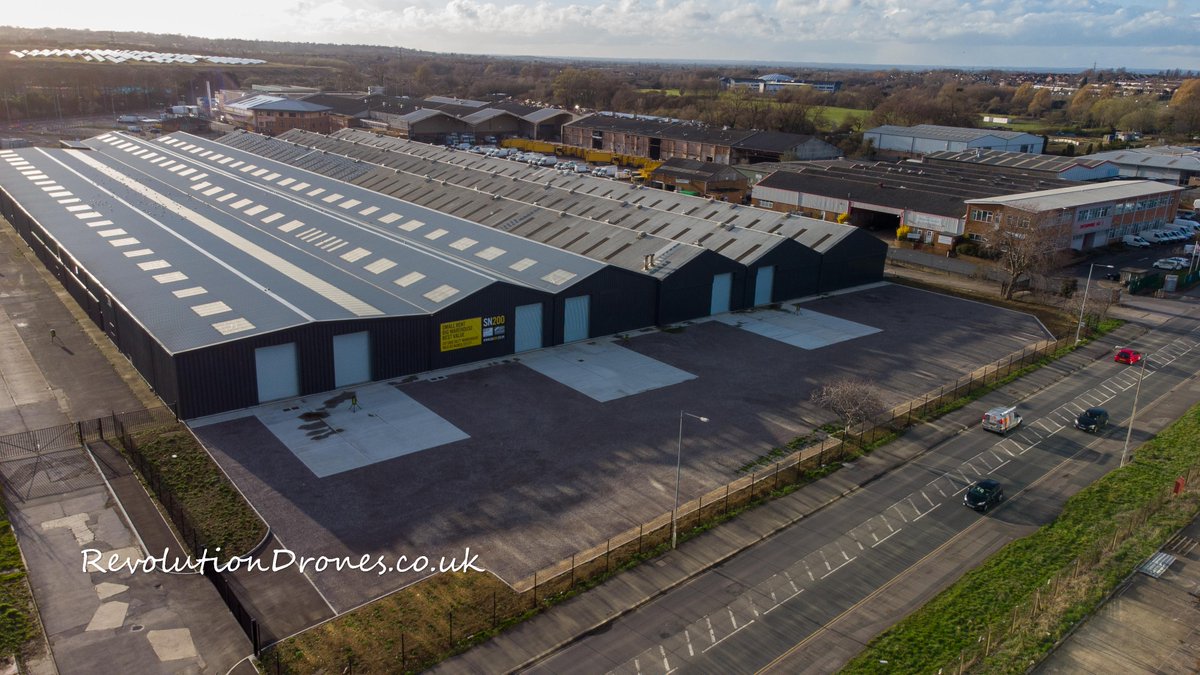 RevolutionDron1's tweet photo. Images of a local industrial unit up for sale in Swindon showing the amazing perspective given by aerial imagery that can be vital in securing a sale or lease to a potential customer. 
contact us for queries link below
Daniel@revolutiondrones.co.uk
https://t.co/I5c4x90WqC https://t.co/izGRfyNozE