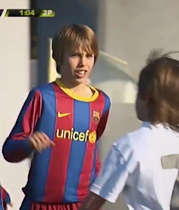 MeninaCule's tweet photo. 😍 Oscar Mingueza: uma vida inteira com a camisa do Barcelona! 

#BarcaNewGeneration https://t.co/wXfNdOfhVD