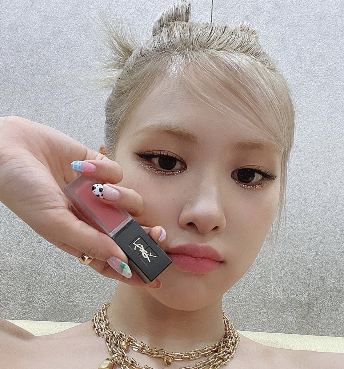 rosé pics tweet media