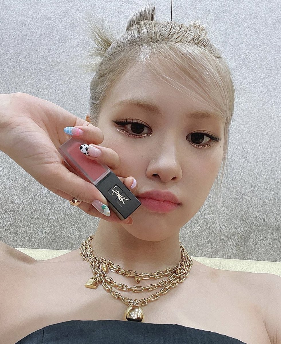 rosé pics tweet media