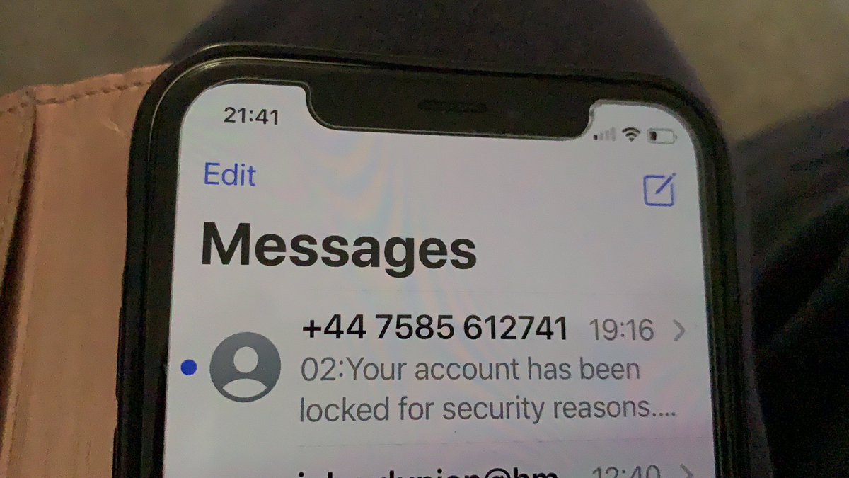 paulscots's tweet photo. @O2 Hi this message just came onto my mums phone, haven’t upended up the message. Is this from O2? https://t.co/NspiijrlzL