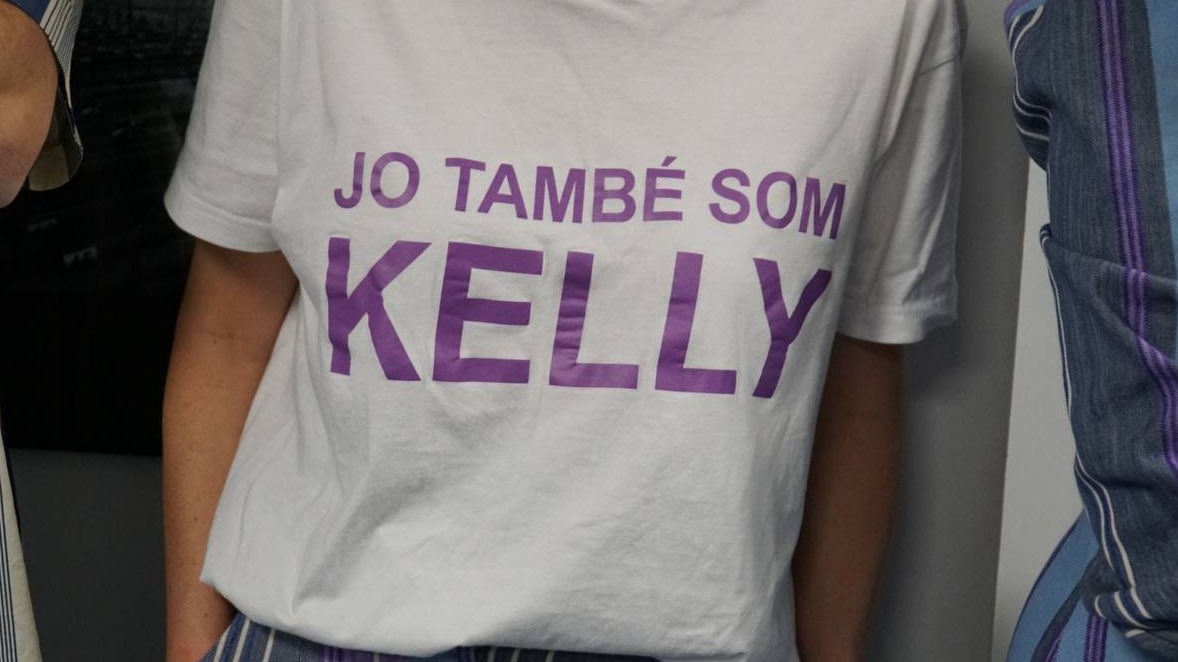 Yolanda_Diaz_'s tweet photo. #Kelly es una obra que le otorga voz a las camareras de piso, que disecciona una realidad laboral tan dura como poco conocida, y que exige nuestra implicación. 

Mañana, #DíaMundialDelTeatro, se puede ver aún en el Teatre Principal de Palma. Un mensaje necesario y conmovedor. https://t.co/hygPpIzflS