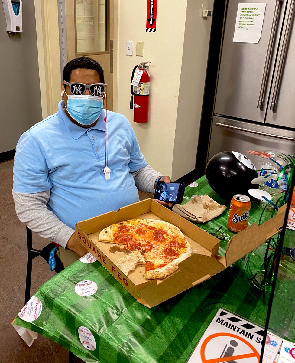 HKuczirka's tweet photo. 6215 is hitting it out of the park! Celebrating #successsharing weekend with @squarepegpizzeria !! Thank you all for what you do! @JasonArigoni @corelli189 @JMeyerTHD @RafGTHD @RalphieFrancois @ChrisUrso2 @AMountzoures @DonaldCharron6 https://t.co/DtULMg2HDn