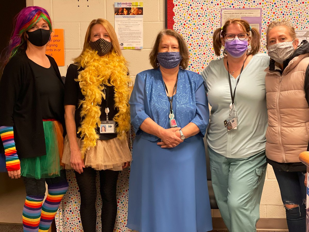 Ledgeview_Lib's tweet photo. Silly/fancy day at school today!! #LedgeviewRocks #MakeYourOwnHoliday https://t.co/55ls6F2J9L