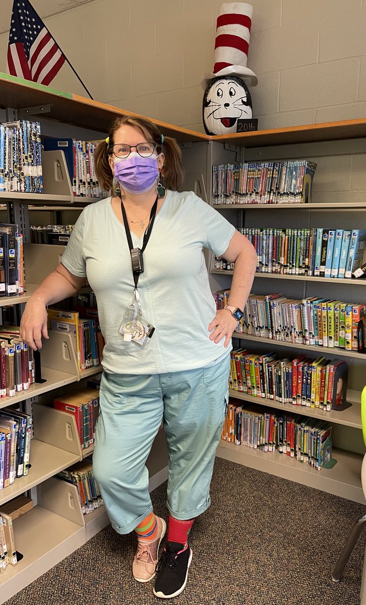 Ledgeview_Lib's tweet photo. Silly/fancy day at school today!! #LedgeviewRocks #MakeYourOwnHoliday https://t.co/55ls6F2J9L