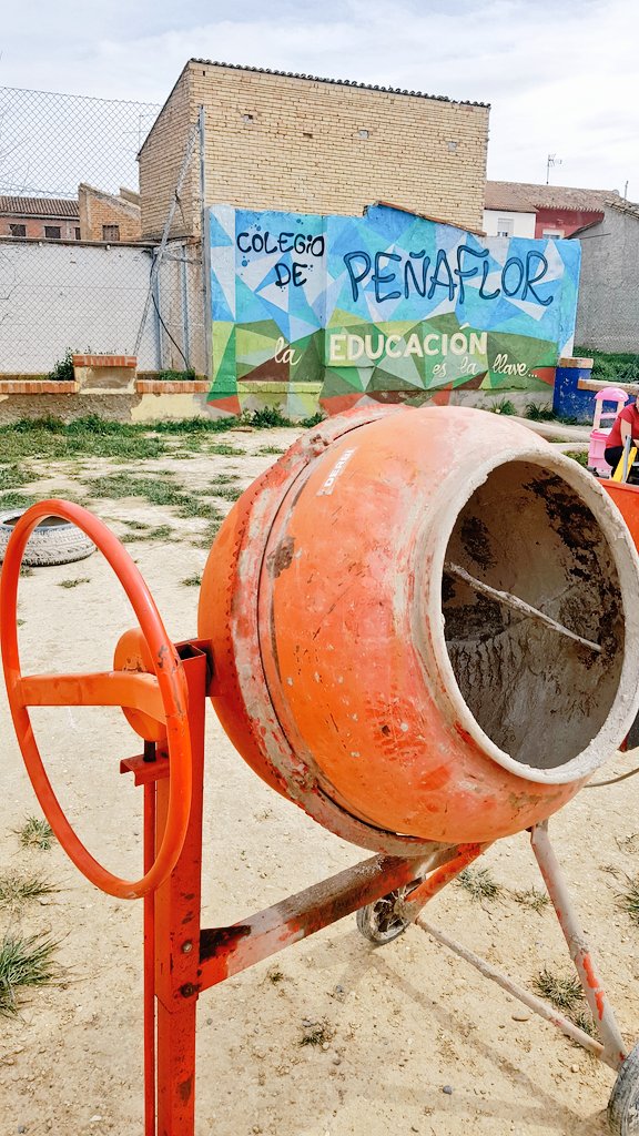 Si hace falta os ayudamos a iniciar las obras <a href="/zaragoza_es/">AyuntamientoZaragoza</a>!! Tenemos herramientas, brazos fuertes y mucha ilusión por ver el comedor en el nuestros peques puedan comer dignamente💪💪🤗 Seguiremos luchando sin reblar💪 #COMEDORYA 
🚸⛔🍽
x.com/ColePenaflor/s…