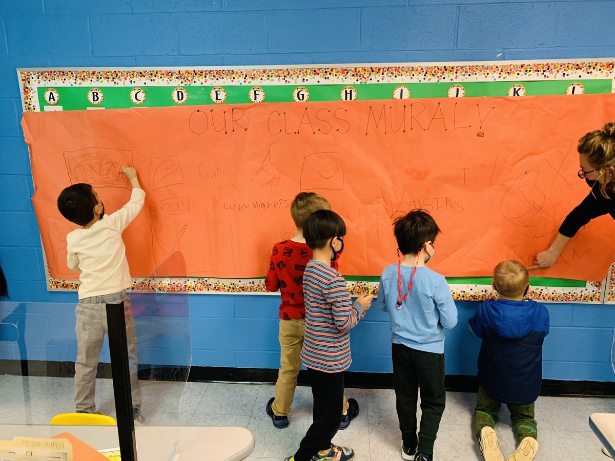 MrsTroll19's tweet photo. We had a lot of fun on this Fun Friday! @southoldelem #sesrocks Happy Spring! 🌸🌼 https://t.co/UJHmkNqob8