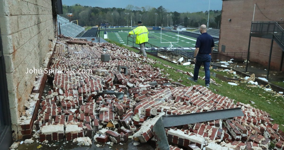 swindle_sr's tweet photo. Please pray for our neighbors and friends in Coweta County, Ga.  A tornado destroyed parts of Newnan; including areas in the beautiful historic district.  Let's reach out to those who need help today. https://t.co/Aju0DQk2xF