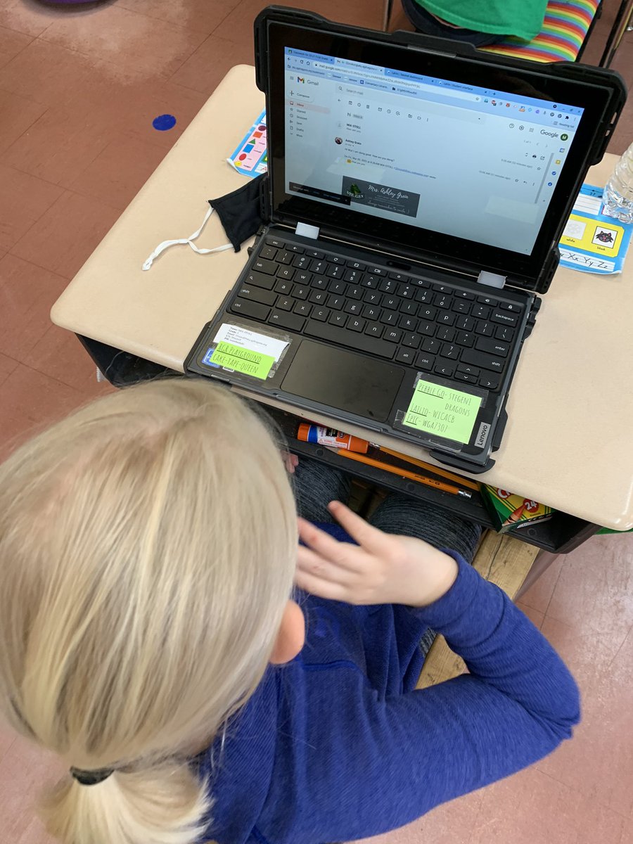 firstgradesuns1's tweet photo. These kiddos were so excited to start learning about e-mail today!! #bLEADsgreen @stegenr2 https://t.co/jmoLis7MbX