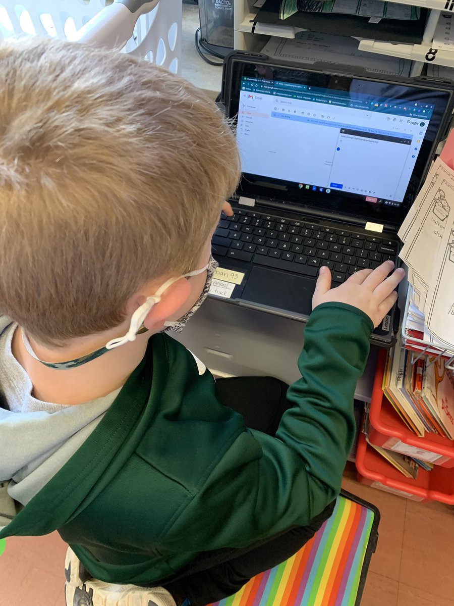 firstgradesuns1's tweet photo. These kiddos were so excited to start learning about e-mail today!! #bLEADsgreen @stegenr2 https://t.co/jmoLis7MbX