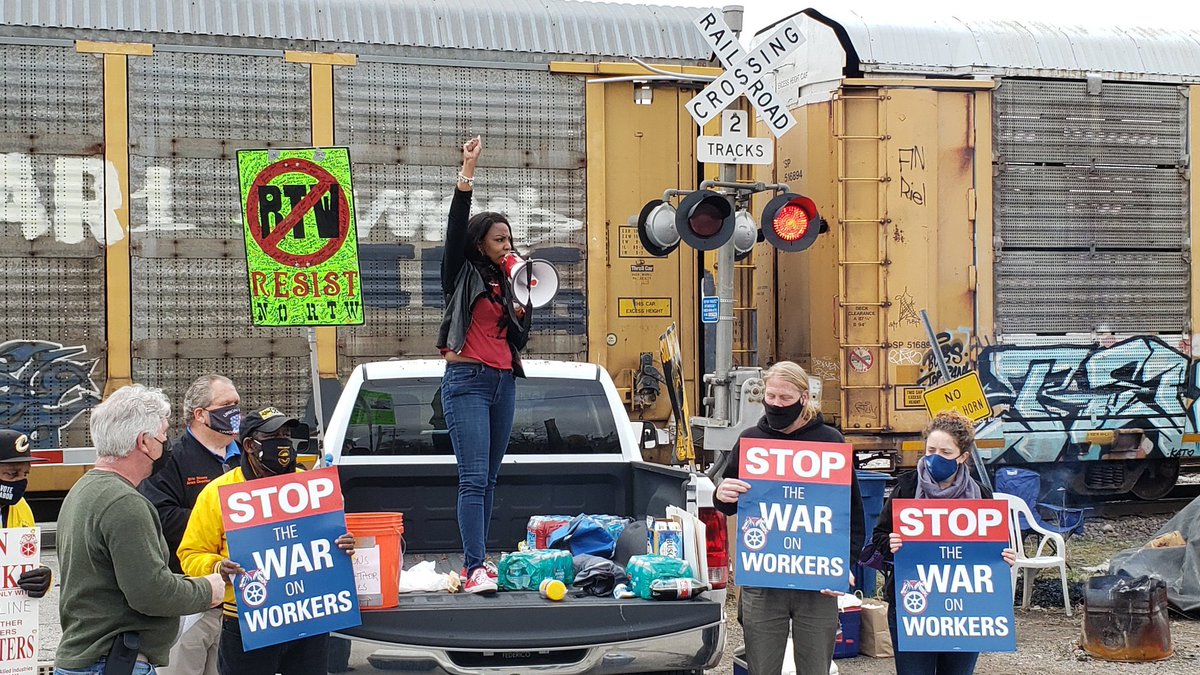 tishaura's tweet photo. This morning, I joined the Teamsters at the Valvoline plant. Here’s how you can help: 
-Don't purchase Valvoline products.
-Donate to support their efforts on CashApp: $Anderson63025 https://t.co/onTTTxA7DN