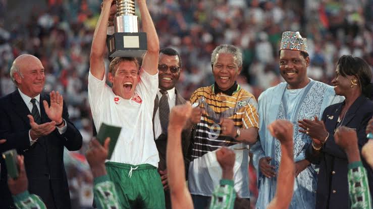 ShakesRampedi's tweet photo. I'm really happy that the Bafana Bafana 1996 AFCON winning team is getting it's flowers ๐๐ฝ๐
It was really a special team
They were ranked 19th in the world at the time. Unbelievable ๐ฅ
I deeply pray we get back to that stage again one day ๐ฏ๏ธ๐ข
#SSWatchAlong #AFCON https://t.co/OYQVmp6PfS