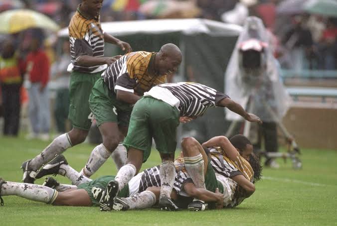 ShakesRampedi's tweet photo. I'm really happy that the Bafana Bafana 1996 AFCON winning team is getting it's flowers ๐๐ฝ๐
It was really a special team
They were ranked 19th in the world at the time. Unbelievable ๐ฅ
I deeply pray we get back to that stage again one day ๐ฏ๏ธ๐ข
#SSWatchAlong #AFCON https://t.co/OYQVmp6PfS