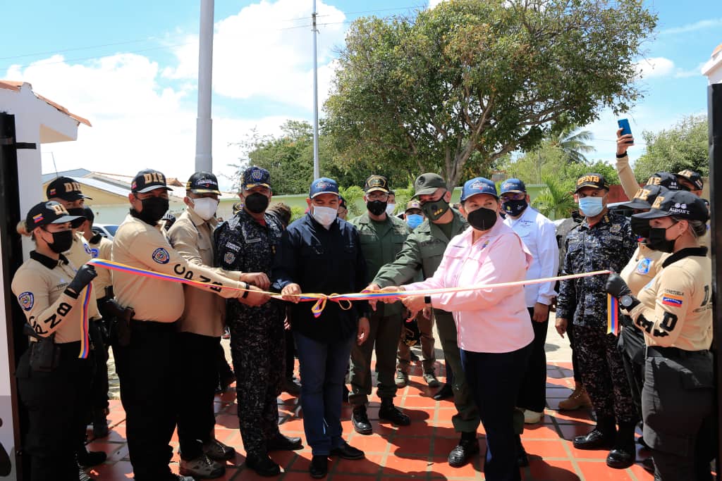 En Falcón inauguramos la sede de la Dirección de Inteligencia Estratégica de la Policía Nacional Bolivariana, donde apreciamos la motivación de funcionarias y funcionarios. Estamos cumpliendo la programación que nos hemos trazado, en el marco de la Misión Guardianes de la Patria