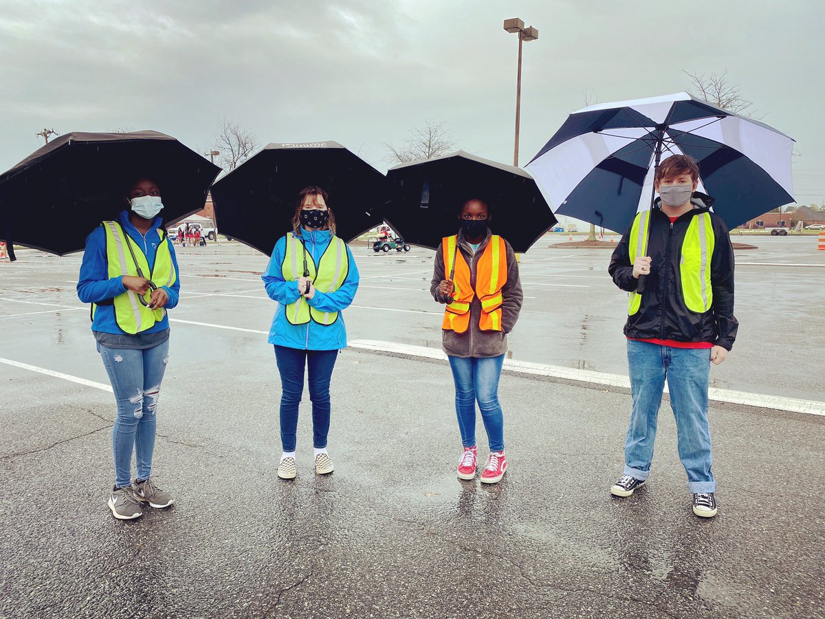 UAcharterschool's tweet photo. Lots of service opportunities for our students today at the Senior Games and Meals on Wheels. Rain can’t stop our students from volunteering! @CityofMonroeNC @JZUAHS #UA105 #volunteering #uaserves #cardinalscare #uacheerhasheart https://t.co/ELHCytPr9r