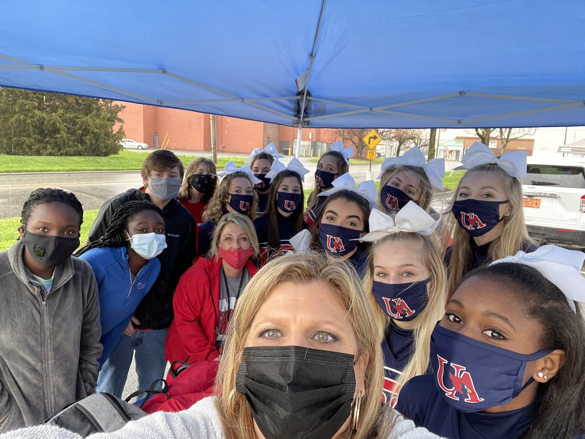 UAcharterschool's tweet photo. Lots of service opportunities for our students today at the Senior Games and Meals on Wheels. Rain can’t stop our students from volunteering! @CityofMonroeNC @JZUAHS #UA105 #volunteering #uaserves #cardinalscare #uacheerhasheart https://t.co/ELHCytPr9r