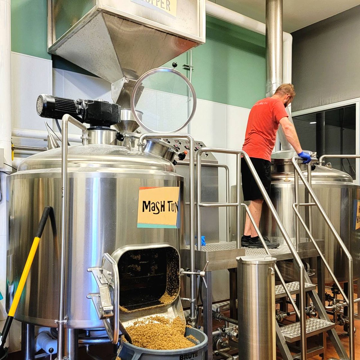 TGTaphouse's tweet photo. We wish you could smell the delicious, malty, grainy goodness of this picture! Brew days are our favorite! 

#TapHouse #DowntownMHK #Brewery #CraftBeer #KansasBeer #DrinkLocal #ManhattanKS #DrinkMHK #MHKBeer #BrewDays #GrainyGoodness #Cheers https://t.co/nKwZXOzEYP