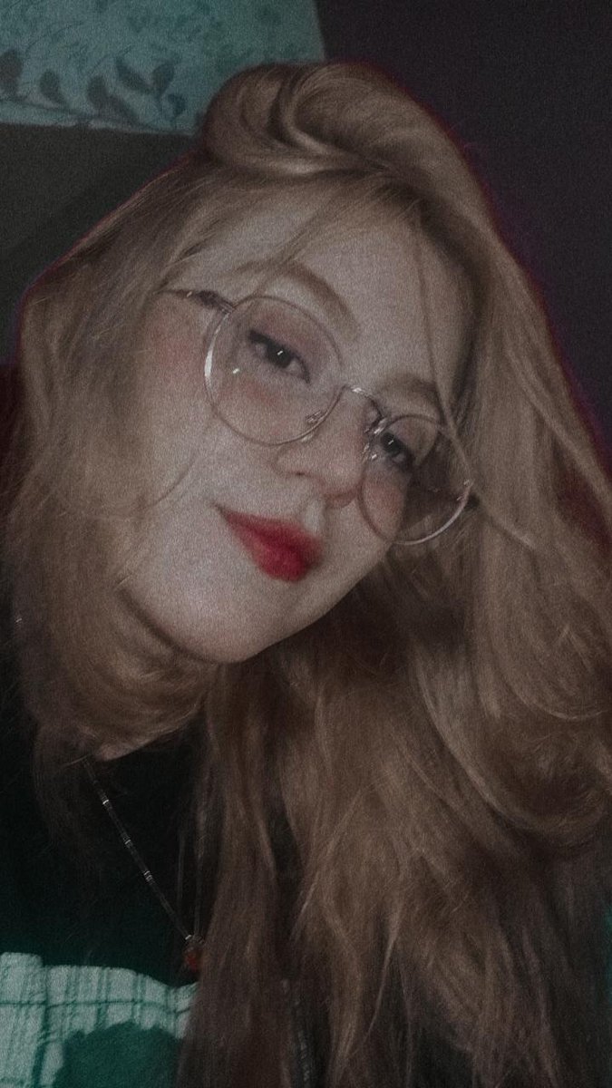Akitisu's tweet photo. Mano a diferença das fotos como tava meu cabelo antes, negócio que pela foto tava lindo pessoalmente tava um cocô mas amava tirar foto com ele mas não ter klkklkkk adios meu antigo cabelito ❤ essa foto tava linda mas nem posso mas postar pq mudei de cabelo a kkkk https://t.co/EscQr68ycP