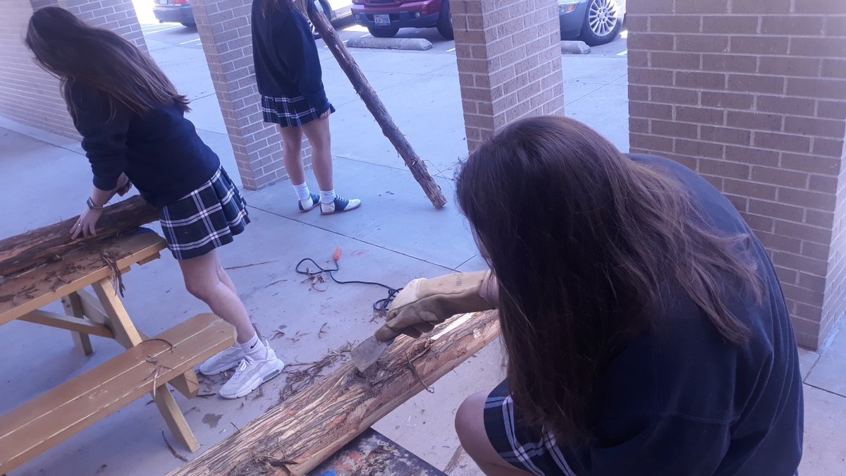 BishopLynch's tweet photo. WHOAAAA 😲 Some cool sculpting going on today! #GoFriars https://t.co/yM8eWRa3ET