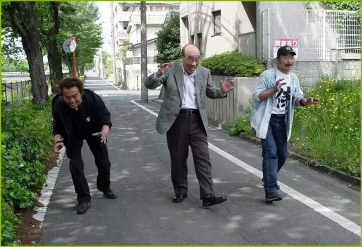 Three generations of Godzilla suit actors, stompin' Tokyo ❤️