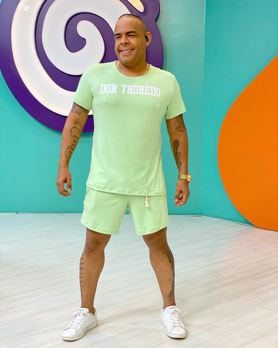 _alexlopes's tweet photo. Neném tá no ar. Corre pra frente da TV, deixa seu comentário que vou ler ao vivo e ainda vou abrir o seu perfil na TV pra todo mundo ver e te seguir. #AoVivo #AlexLopes #Sorteio #Promoção #Sorteios #appleiphone #Brinde https://t.co/Jy04ez9Nzo