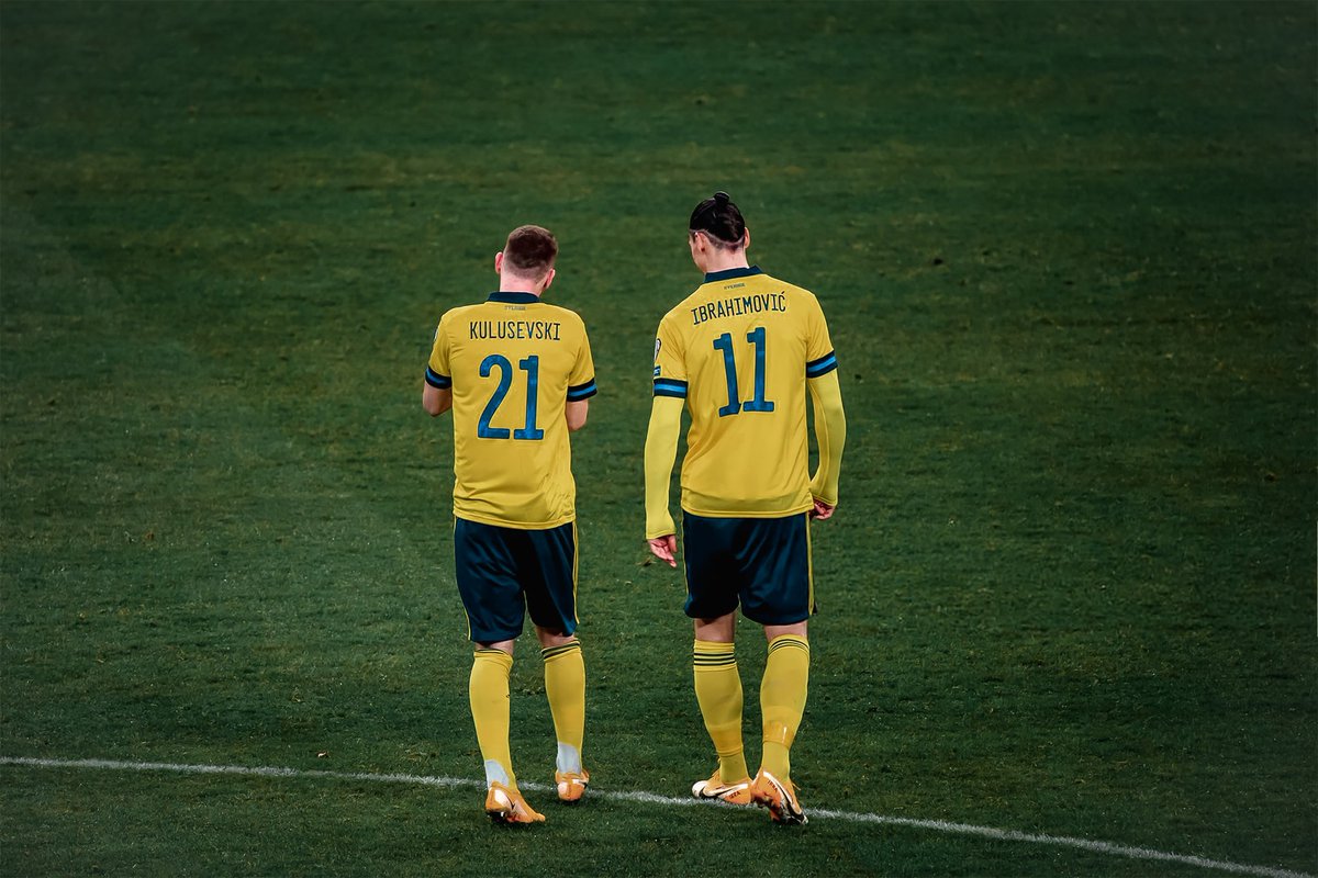 _FootballHQ_'s tweet photo. Zlatan was with his first professional team Malmo when Kulusevski was born 😳
#Kulusevski #Zlatan #Sweden https://t.co/UaAL62PzEP