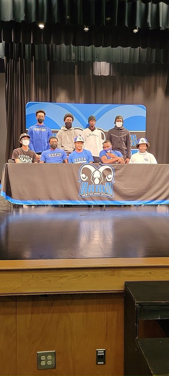 mikeb522's tweet photo. Signing day for @_justinb211.
@Baseball_Newton 
@berea__baseball https://t.co/bM22vrYVZ5