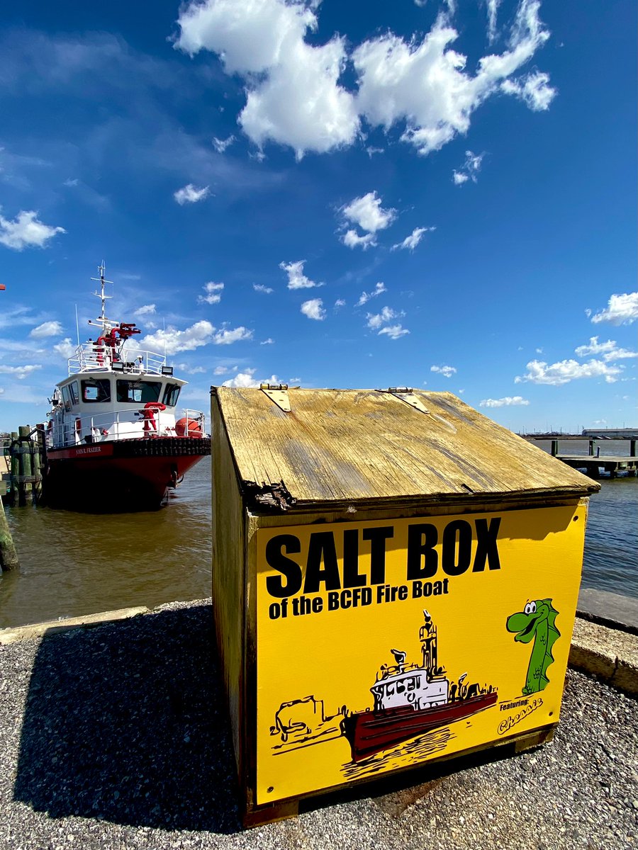 thebrokenplate's tweet photo. Perfect finale to my salt box mania was this box for the Baltimore Fire Boat! I’ve been dying to make a Chessie reference and I’m pretty sure this is the only box on the water. Thanks so much @doyle0213! #saltboxart @BmoreCityDOT @BaltimoreFire #baltimore https://t.co/fqq9q4oOJ6