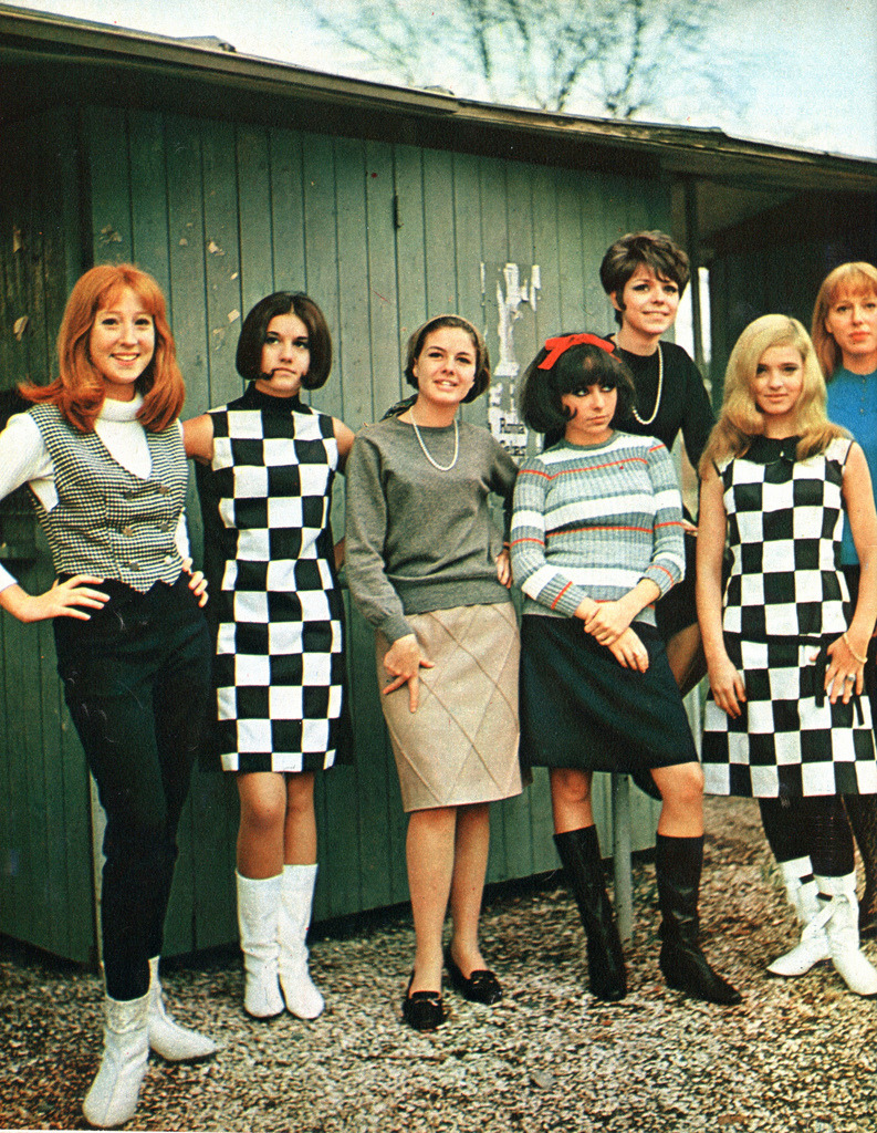 sweetgirlsofska's tweet photo. Con el inicio del renacimiento de Mod, las chicas, como los chicos, tomaron influencias de los años 60.
#SweetGirlsofSka #sweetgirlsofskafashioncollection #SkaGirls #WomeninSka #SkaFashion #Damero #Twotonefashion #Checkeredskirt #Checkered #Rudegirls #Mod #Skinhead #Ska https://t.co/Z8OUx1exJX
