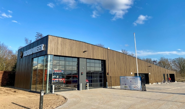 Oeffeltse brandweer ontvangt sleutel nieuwe kazerne - ..