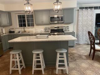 cindy_west's tweet photo. Check out this beautiful kitchen designed by Dave HD #4140 ! 
Featuring @CambriaSurfaces Chatsworth ! Dave sells on value - Full Lifetime Warranty backed by the manufacturer! #wearecambria https://t.co/NmWlzTSUsG