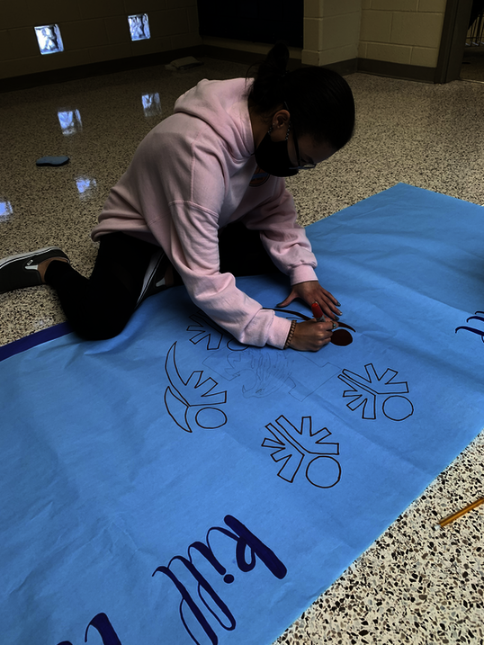 kdkoon1's tweet photo. Check out Mrs. Mcnabb's empower class making their spirit signs for next week's #specialolympics.  #UnifiedSC   #wildcatMD  @LHSWildcatsLex1 https://t.co/FKHLjEGQjS