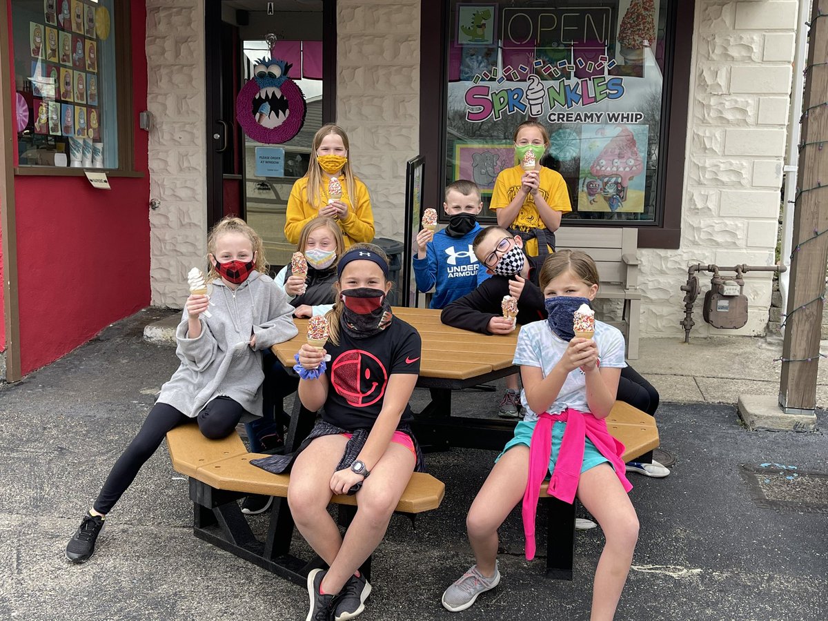 Celebrating 3rd quarter hard work and the end of our first long week with some of the APT and Enrichment students at Sprinkles. <a href="/MrBiedenbach/">Principal Biedenbach</a> @HollySimms6 <a href="/TRLSDjackets/">Three Rivers</a>