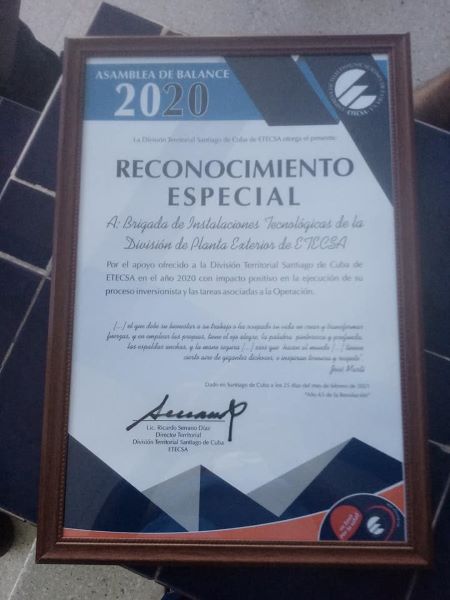 Alexei99491530's tweet photo. Reconocimiento Especial .Hombres valientes de @ETECSA_Cuba , @Etecsa_dvpe , #Deoit, cumpliendo con los valores que nos unen.Compromiso con la Revolución y la Defensa de la Patria,Profesionalidad, Sentido de Prtenencia , Unidad , Solidaridad. @FleitasVarela @Armando06728223 https://t.co/W7jMSayThk