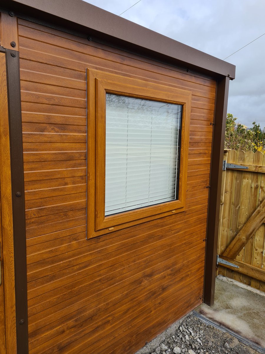 FUSION_HOME's tweet photo. We had a customer who was working from home, in his new office. He ordered 2 @Luxaflex_Ire 50mm Fauxwood venetian blinds and installed them himself. They really do finish off those windows perfectly. 
#fauxwood #venetian #blinds #PopInLetsBegin #albanyfusionhome #albanyhomedecor https://t.co/1LIDyY9Pen