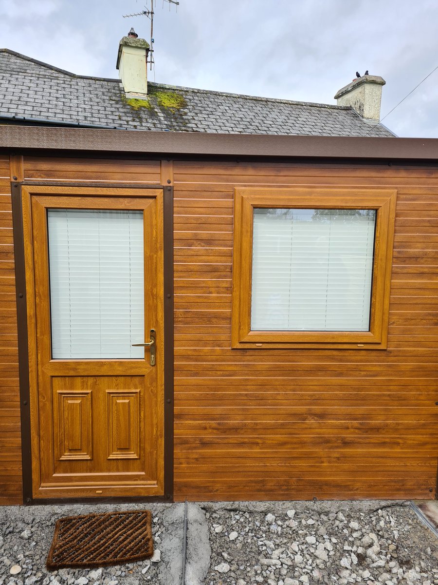 FUSION_HOME's tweet photo. We had a customer who was working from home, in his new office. He ordered 2 @Luxaflex_Ire 50mm Fauxwood venetian blinds and installed them himself. They really do finish off those windows perfectly. 
#fauxwood #venetian #blinds #PopInLetsBegin #albanyfusionhome #albanyhomedecor https://t.co/1LIDyY9Pen