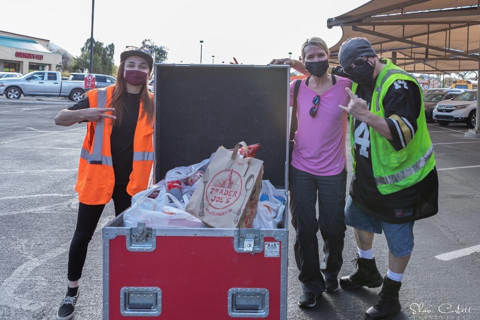 MusicallyFed's tweet photo. Our last food drive in the Adopt A Roadie promotion was a huge success!
Thank you @Albertsons on Indian Bend & Hayden for being our hosts, over four road cases of food were raised for our big event on Saturday! #liveeventindustry #MusicallyFed #MusicFeedsTheSoulWeFeedTheHungry https://t.co/gTo5mpTyTs