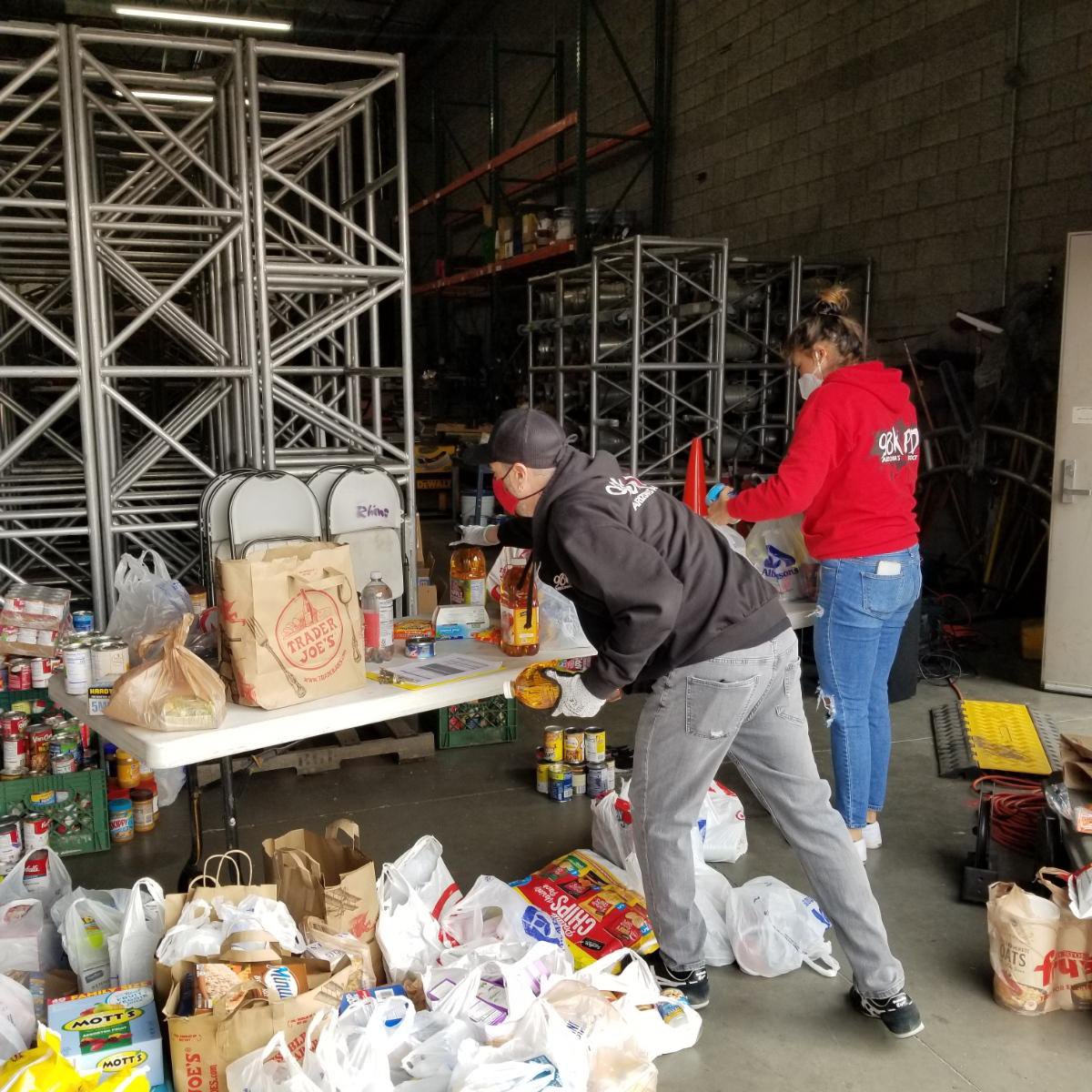 MusicallyFed's tweet photo. Our last food drive in the Adopt A Roadie promotion was a huge success!
Thank you @Albertsons on Indian Bend & Hayden for being our hosts, over four road cases of food were raised for our big event on Saturday! #liveeventindustry #MusicallyFed #MusicFeedsTheSoulWeFeedTheHungry https://t.co/gTo5mpTyTs