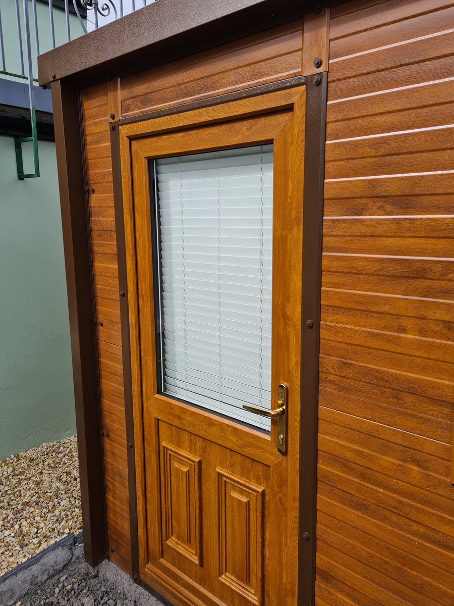 FUSION_HOME's tweet photo. We had a customer who was working from home, in his new office. He ordered 2 @Luxaflex_Ire 50mm Fauxwood venetian blinds and installed them himself. They really do finish off those windows perfectly. 
#fauxwood #venetian #blinds #PopInLetsBegin #albanyfusionhome #albanyhomedecor https://t.co/1LIDyY9Pen
