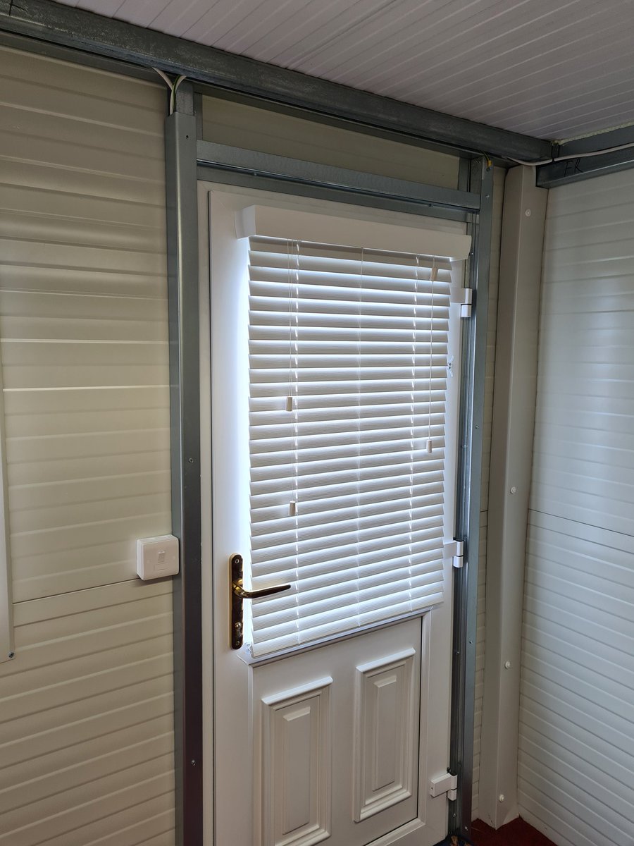 FUSION_HOME's tweet photo. We had a customer who was working from home, in his new office. He ordered 2 @Luxaflex_Ire 50mm Fauxwood venetian blinds and installed them himself. They really do finish off those windows perfectly. 
#fauxwood #venetian #blinds #PopInLetsBegin #albanyfusionhome #albanyhomedecor https://t.co/1LIDyY9Pen