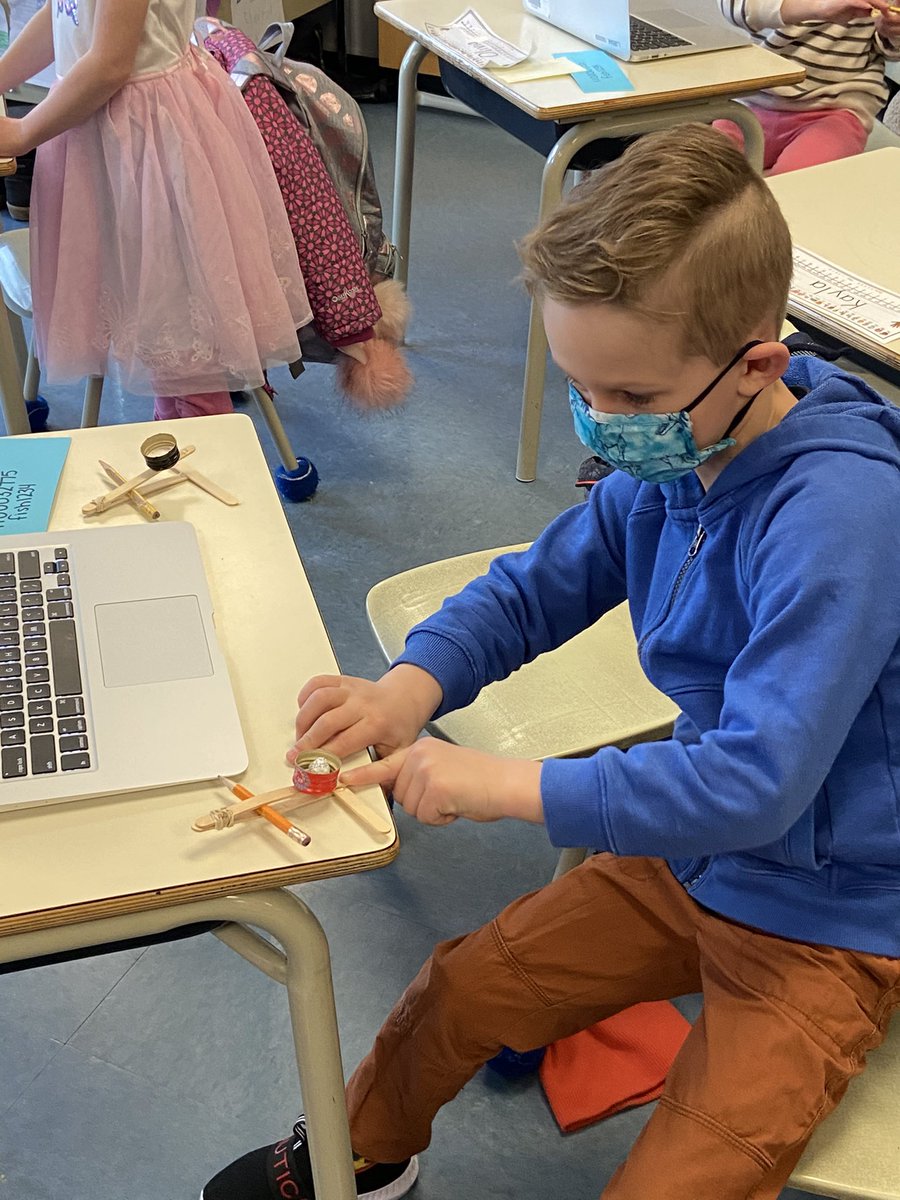 Andrea_sm3's tweet photo. Our grade 4 HUB buddies and Miss. Stone taught us how to make catapults as part of their study on simple machines. @mckenzie_lake @Justine18836875 #wearecbe #cbehub @dmmccomish @KenzieRushton https://t.co/oBPQ0vBdsP