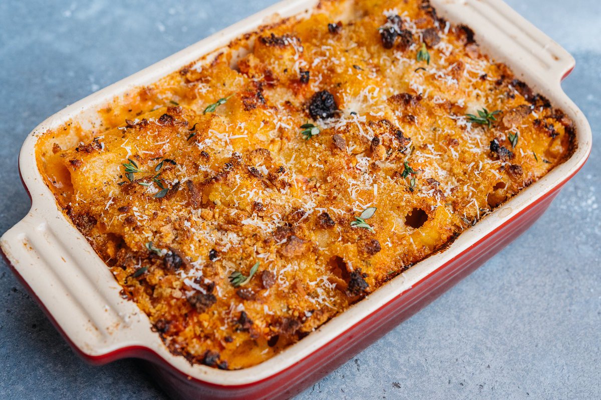 Our Baked Pasta is now available for dining in. Mezze Rigatoni, Fresh Mozzarella, Cream, Gull Valley Tomatoes, Basil, Parmigiano, and Breadcrumbs. 

Reservations: info@redstarpub.ca
Take out: 780-428-0825

New Hours:
Thursday - Saturday 
5pm - 10pm  

📷 <a href="/buntcake/">Dongbu San</a>