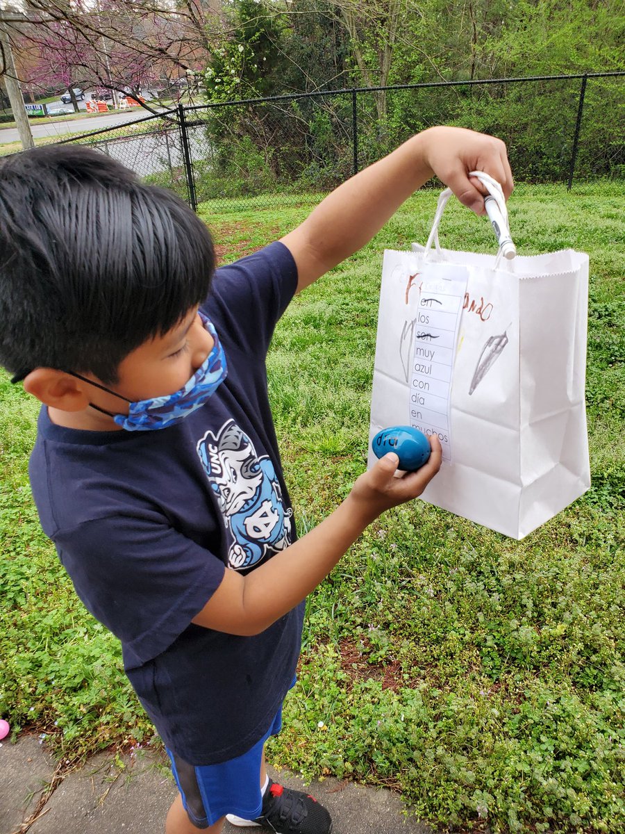 ovalle_tete's tweet photo. High frequency words Egg hunt
#havingfunwelearn
@JeffreysGroveES 
@ParticipateLrng https://t.co/5K716E78gF